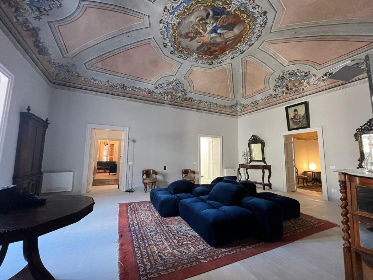 Palazzo Triolo - Dimora Di Charme Bed & Breakfast Corleone Bagian luar foto