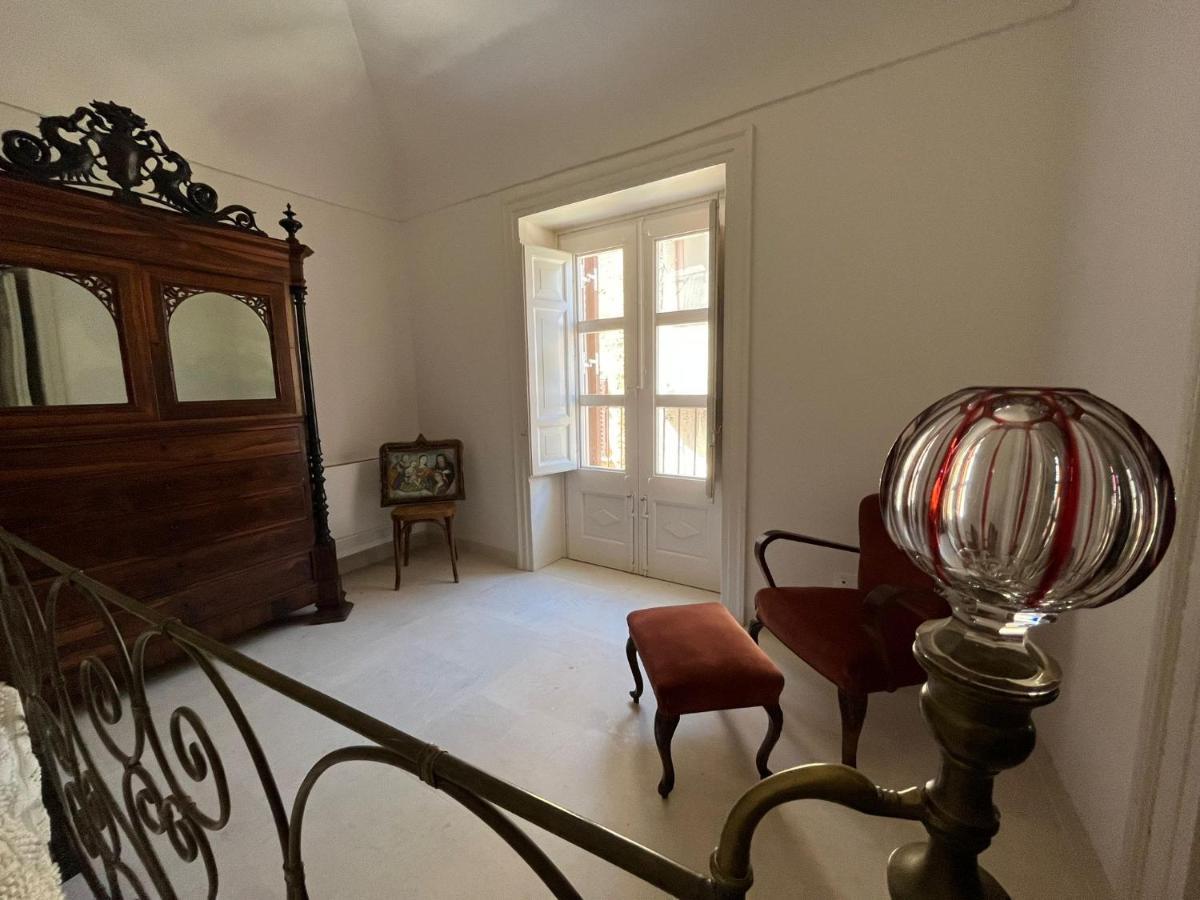 Palazzo Triolo - Dimora Di Charme Bed & Breakfast Corleone Bagian luar foto